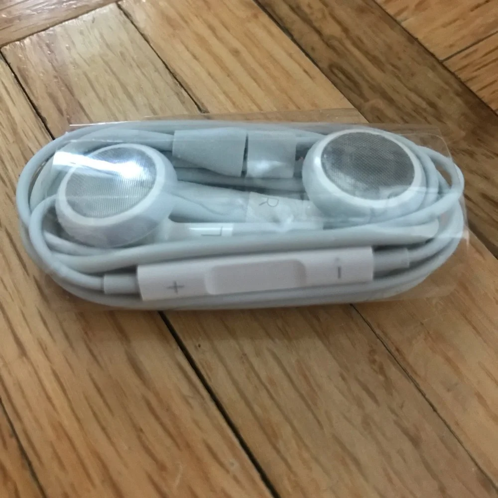 Apple Headphones with 3.5 mm Headphone plug
